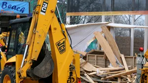 Construcţii ilegale de pe litoral, demolate