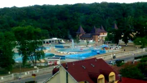 Într-o STAŢIUNE turistică din România s-a VOTAT dublu: De unde au apărut în plus 400 de turişti
