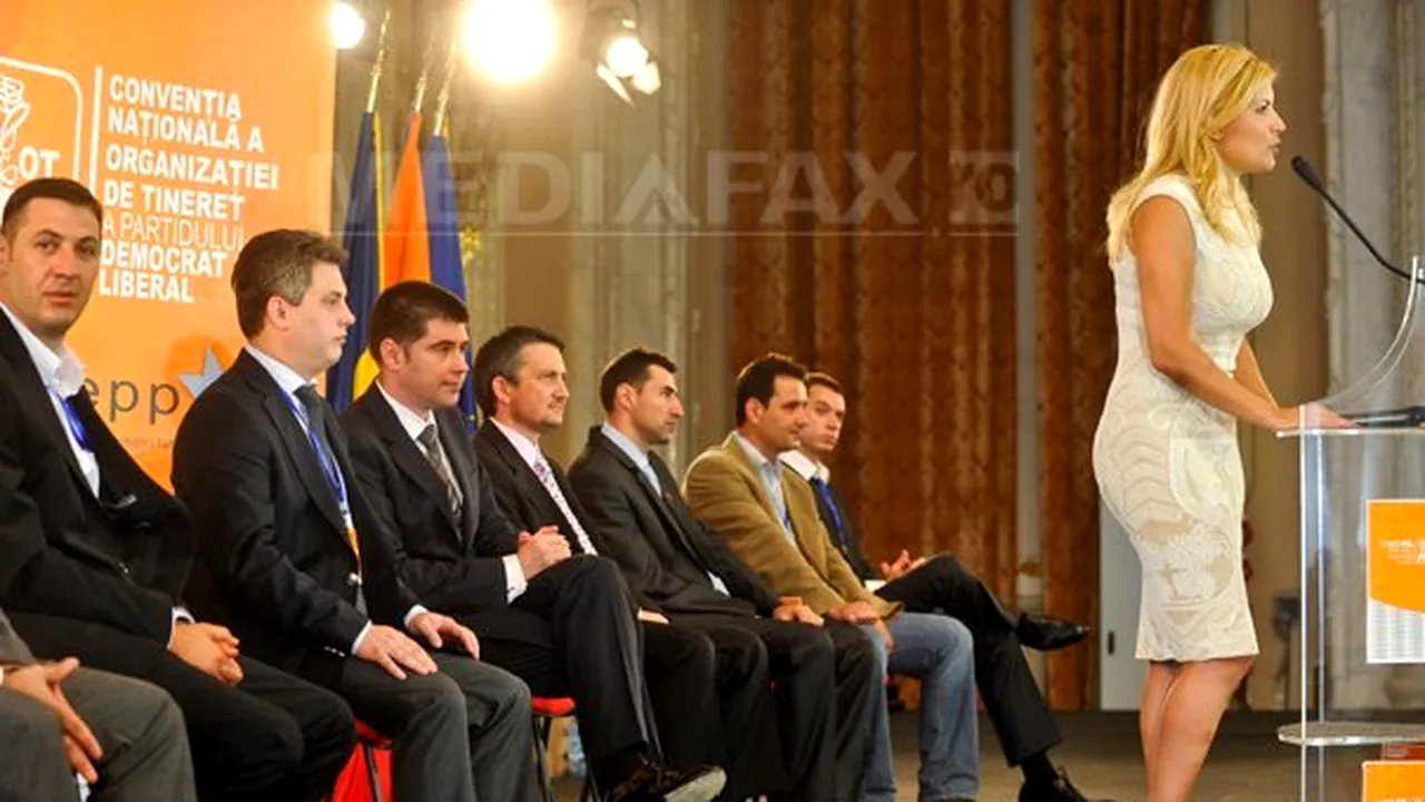Băsescu: Cu tocuri înalte, cu pantaloni strâmţi, Udrea a avut cea mai bună absorbţie a fondurilor UE
