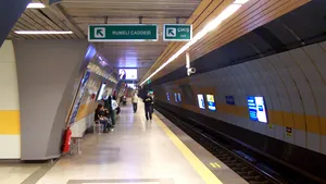 Cel puţin un mort într-o explozie produsă într-o staţie de metrou din Istanbul. Explozia, provocată de o bombă