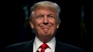 Trump revine în televiziune. Fostul preşedinte va comenta meciul dintre Holyfield şi Belfort
