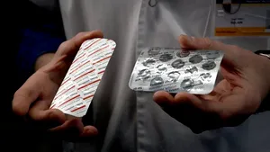 Medicamentul vedetă pentru Covid-19, de negăsit în farmaciile româneşti / Avertisment pentru cei care îl folosesc fără prescripţia medicilor: efecte adverse extrem de grave