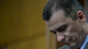 Alfred Simonis, vicepreşedinte PSD Timiş, organizaţia lui Grindeanu, susţine că prin excluderea premierului se încalcă statutul partidului