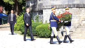 Preşedintele Klaus Iohannis, la Castelul Peleş unde aduce un ultim omagiu Reginei Ana 