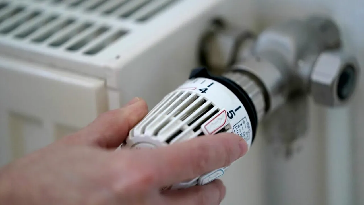 Anunț pentru bucureșteni: Termoenergetica începe probele la căldură în blocuri pentru sezonul de iarnă
