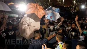 Şeful Executivului din Hong Kong redeschide calea dialogului cu studenţii