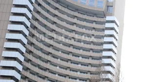 O femeie a căzut de la etajul 17 al Hotelului Intercontinental. Aceasta era căsătorită şi se cazase cu o zi înainte de Ziua Îndrăgostiţilor