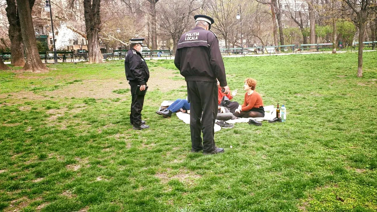 Peste 100 de parcuri mici din Sectorul 2 au fost închise pentru că erau pline de oameni: „Oamenii nu respectă regulile”