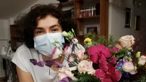 Andreea Moldovan, aşteptată cu flori la Spitalul de Boli Infecţioase din Braşov VIDEO