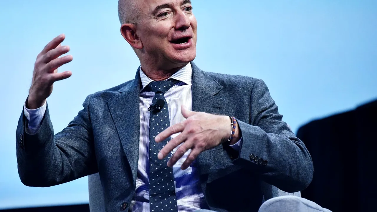 Jeff Bezos ameninţat cu ghilotina
