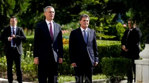 Secretarul general al NATO, Jens Stoltenberg, aflat în România, s-a întâlnit cu ministrul Apărării şi cu premierul interimar Gabriel Oprea - FOTO, VIDEO