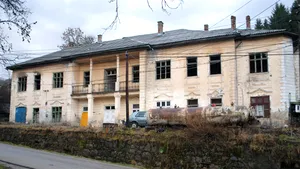 RMGC a restaurat 20 de case din centrul istoric al Roşiei Montane, printre care vechea primărie. Cum arată acum clădirea - FOTO