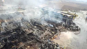 VIDEO - Incendiul care a distrus în totalitate Fabrica Solina, nestins de 48 de ore