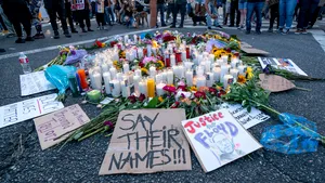 “Sufocarea şi forţa excesivă sunt interzise”. Ce va cuprinde Actul pentru Justiţie în Poliţie din 2020, prezentat astăzi de democraţi