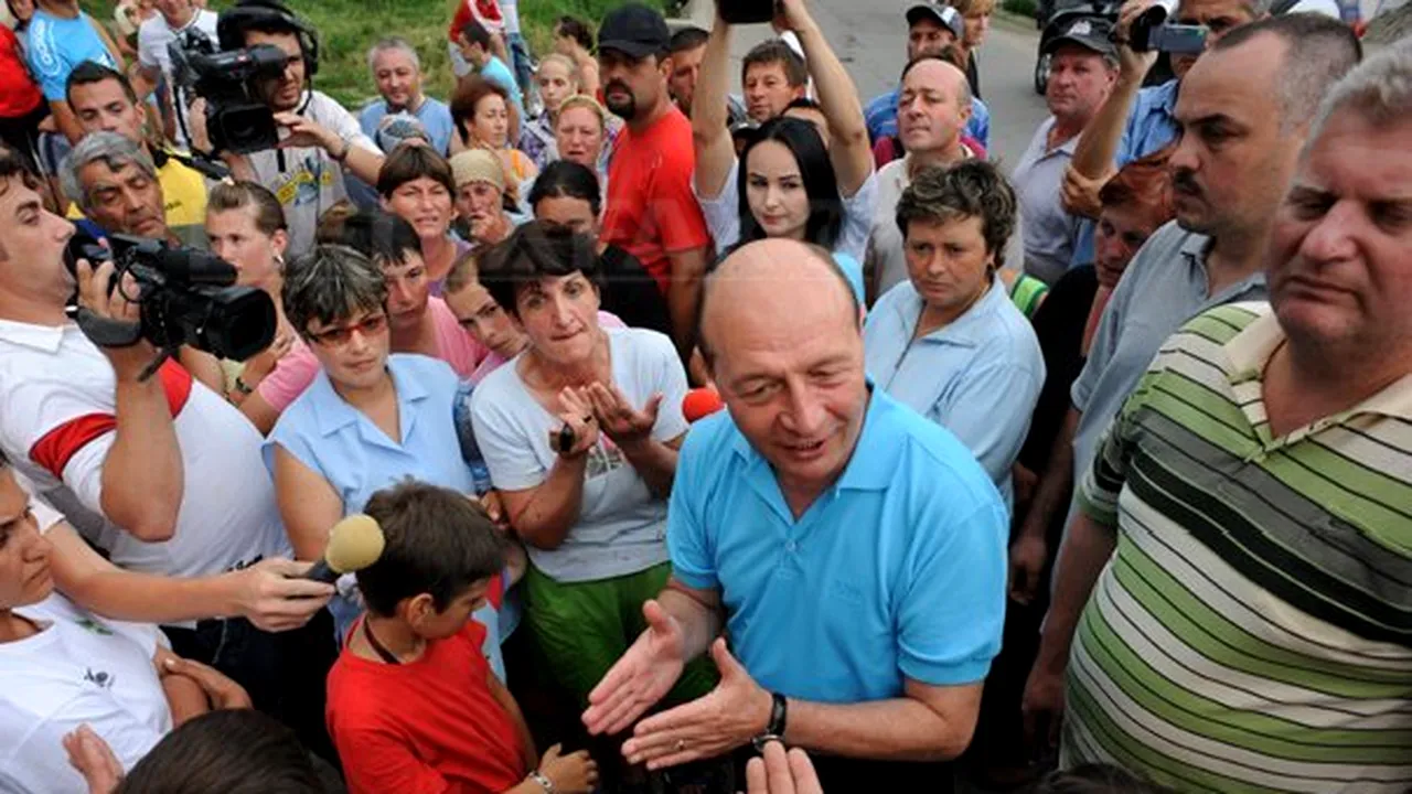 Traian Băsescu a ajuns în localitatea Buruieneşti din judeţul Neamţ