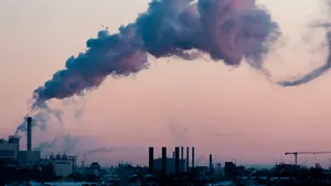 Poluarea, în vizorul cercetătorilor: Un catalizator transformă dioxidul de carbon în combustibil curat