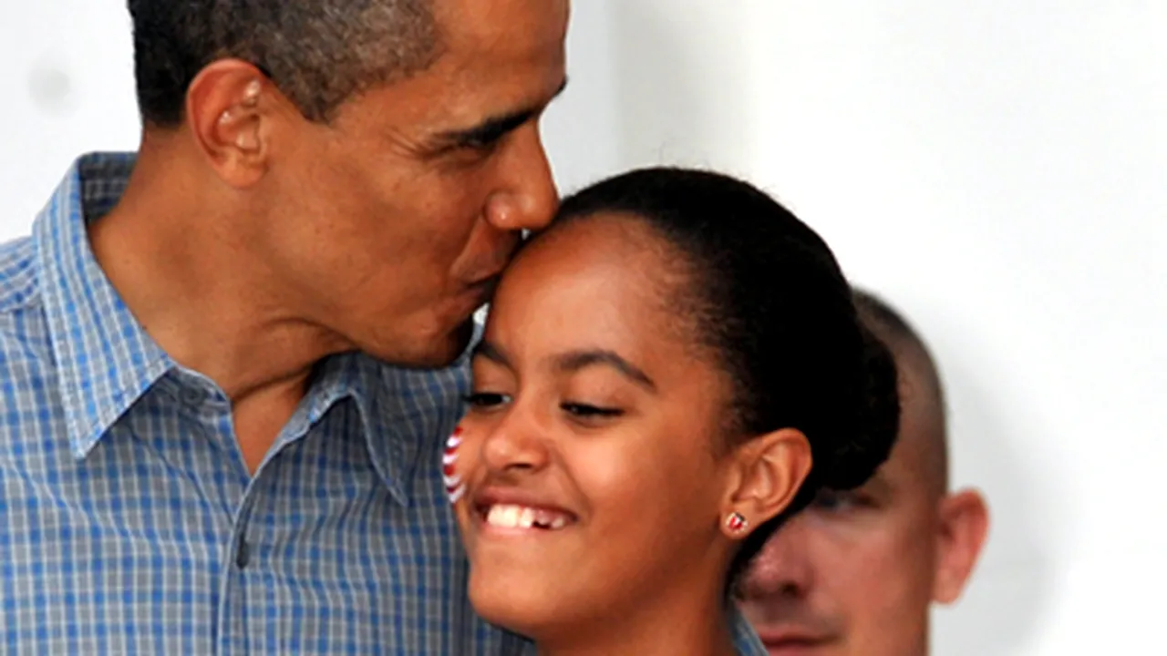 Malia Obama poartă tricouri care promovează dezarmarea