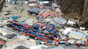 Emmanuel Macron va întreprinde marţi o vizită pe insula Saint Martin, grav afectată de uraganul Irma
