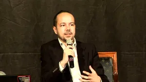 SOCIETATE: Semnăturile pentru modificarea Constituţiei / Cocktailul exploziv