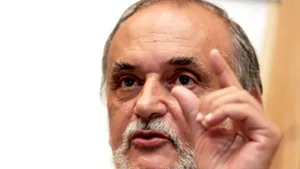 Patriciu vinde 75% din grupul Rompetrol