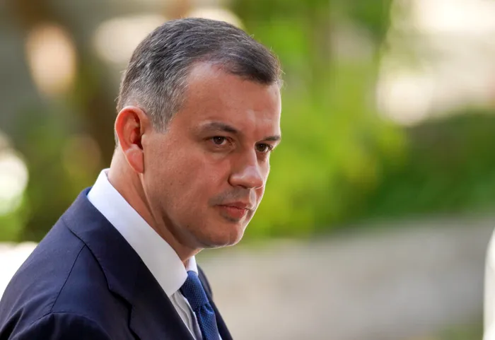 POLITIC Maratonul negocierilor pentru formarea noului Guvern continuă marți. Eugen Tomac, discuții cu UDMR, minoritățile naționale și suveraniști