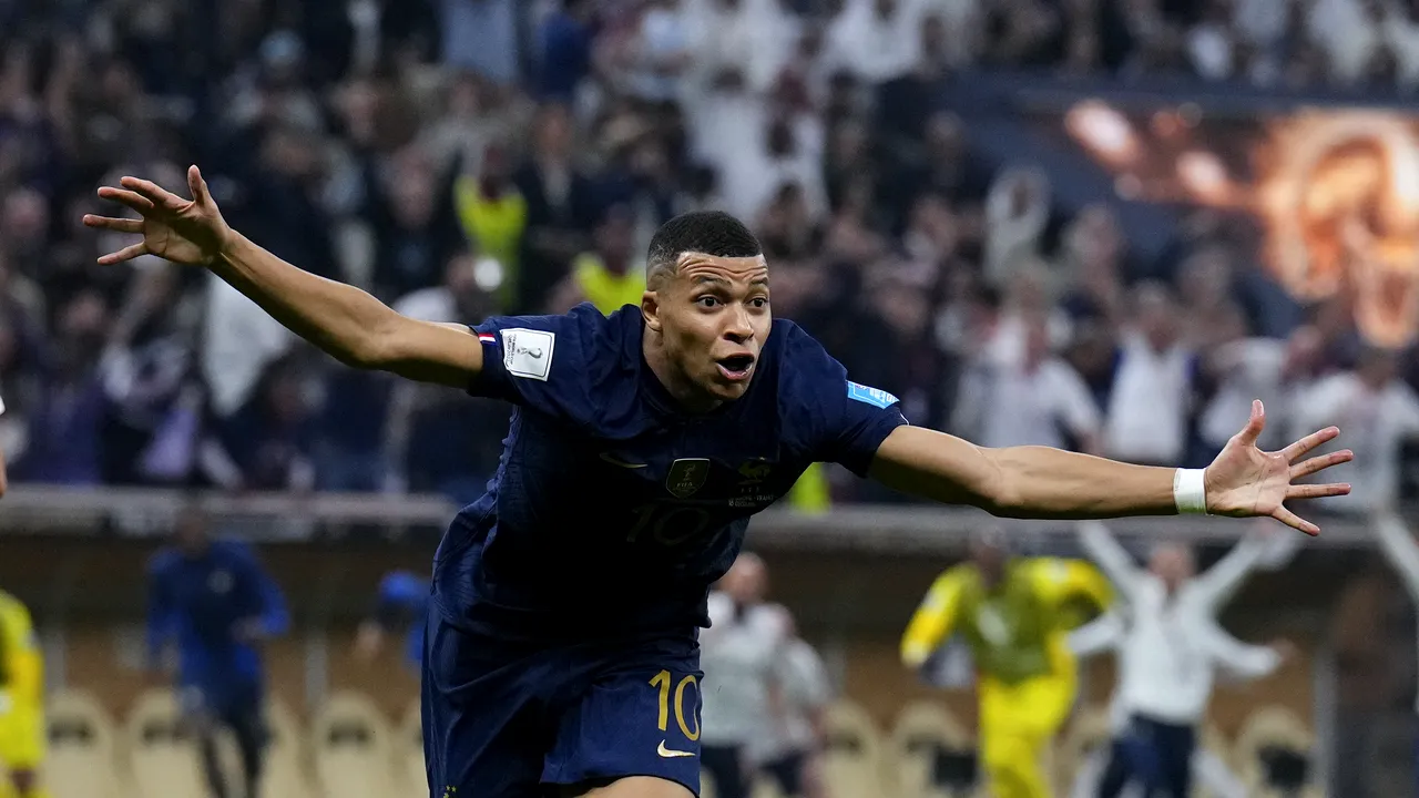 Emiliano Martinez susţine că Kylian Mbappé va câştiga „o mulţime