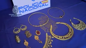 Bijuterii antice de aur de peste 60 de milioane de euro, furate din Ucraina, au fost confiscate în Spania 
