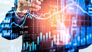 Inflaţia de două cifre va mai rămâne câteva luni bune în România, cred analiştii financiari