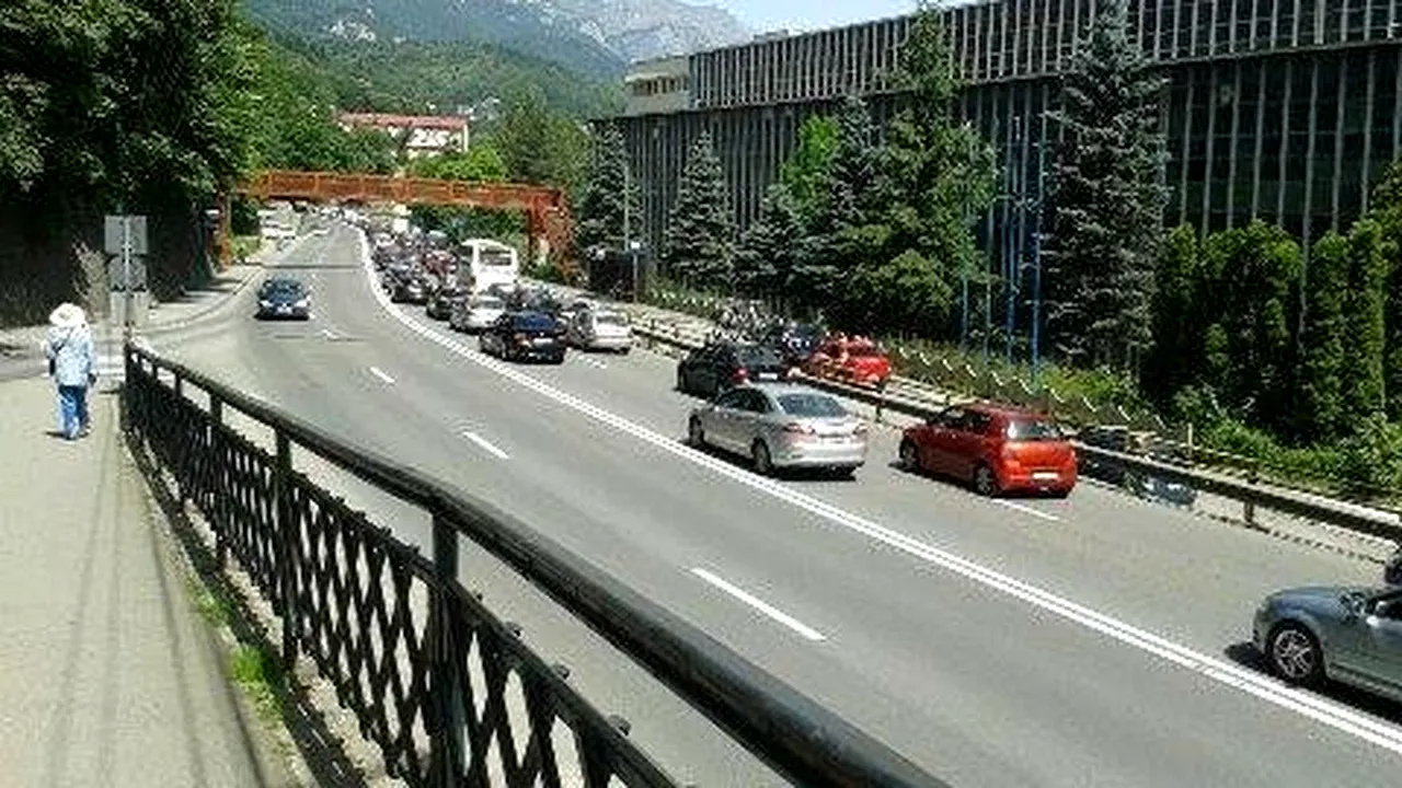 TRAFIC îngreunat pe Valea Prahovei. Mii de persoane petrec minivacanţa de Rusalii în staţiunile de la munte