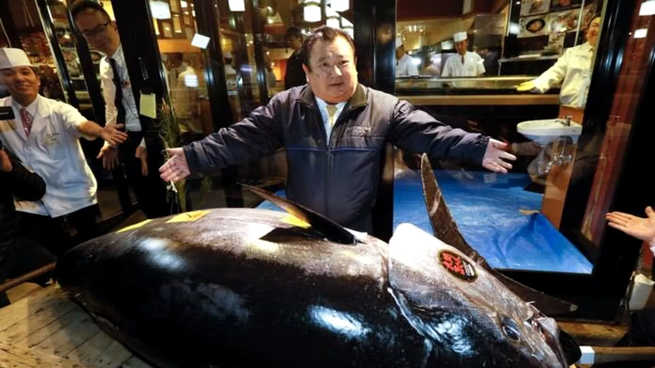 Un uriaş ton roşu a fost cumpărat cu o SUMĂ record la piaţa de peşte din Tokyo