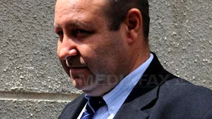 Deputatul Daniel Fenechiu vrea redefinerea spaţiului închis şi înfiinţarea cluburilor de fumători