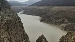 A început reumplerea lacului de acumulare Vidraru. Bogdan Ivan anunță când se va încheia procesul