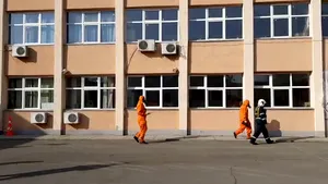 ISU a verificat cu specialişti şcoala din Capitală, evacuată în urma unei deratizări. VIDEO