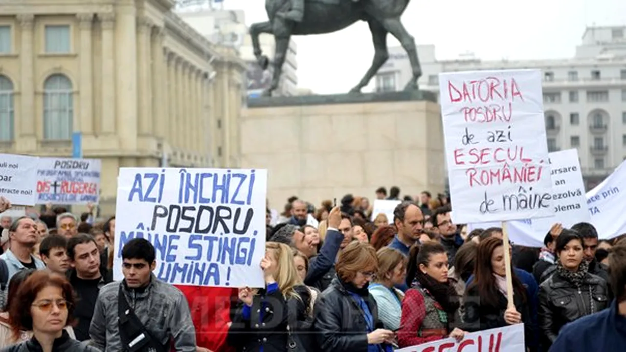 Protest în Capitală: Peste 300 de beneficiari ai proiectelor finanţate din POSDRU au participat la manifestare