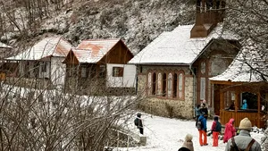 Schitul în care au slujit doi sfinți, construit după planurile arhitectului Arcului de Triumf