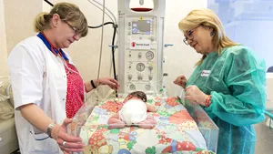 Povestea impresionantă a lui Sebi, copilul de 700 de grame care a stat internat un an în spital. Cum arată acum