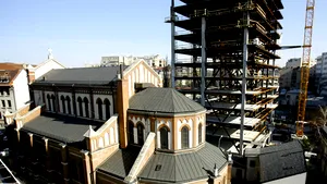 Clopotele Catedralei Sfântul Iosif bat ca protest faţă de continuarea lucrărilor la Cathedral Plaza