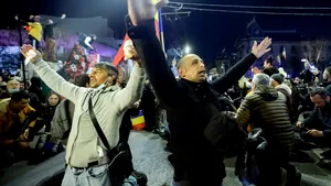 Protestele anti-restricţii din Bucureşti. Klaus Iohannis: ”Intolerabile şi complet de neacceptat sunt manifestările violente”