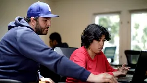 Primul program personalizat din România pentru adolescenţii cu autism