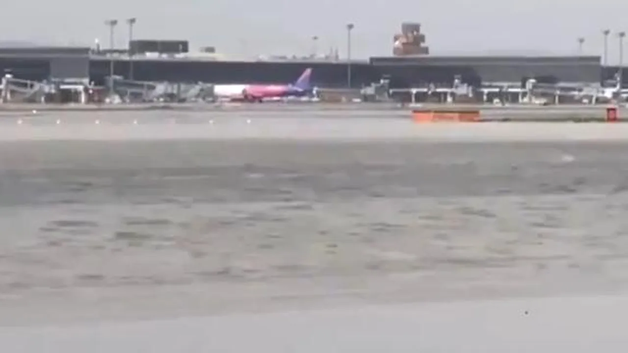 Barcelona este izbită puternic de furtună. Pista aeroportului El Prat, inundată / Alertă MAE