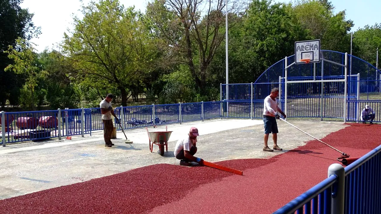 Zece terenuri de sport din parcurile Capitalei au intrat în reabilitare