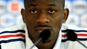 Abou Diaby s-a prezentat la conferinţa de presă, deoarece este singur