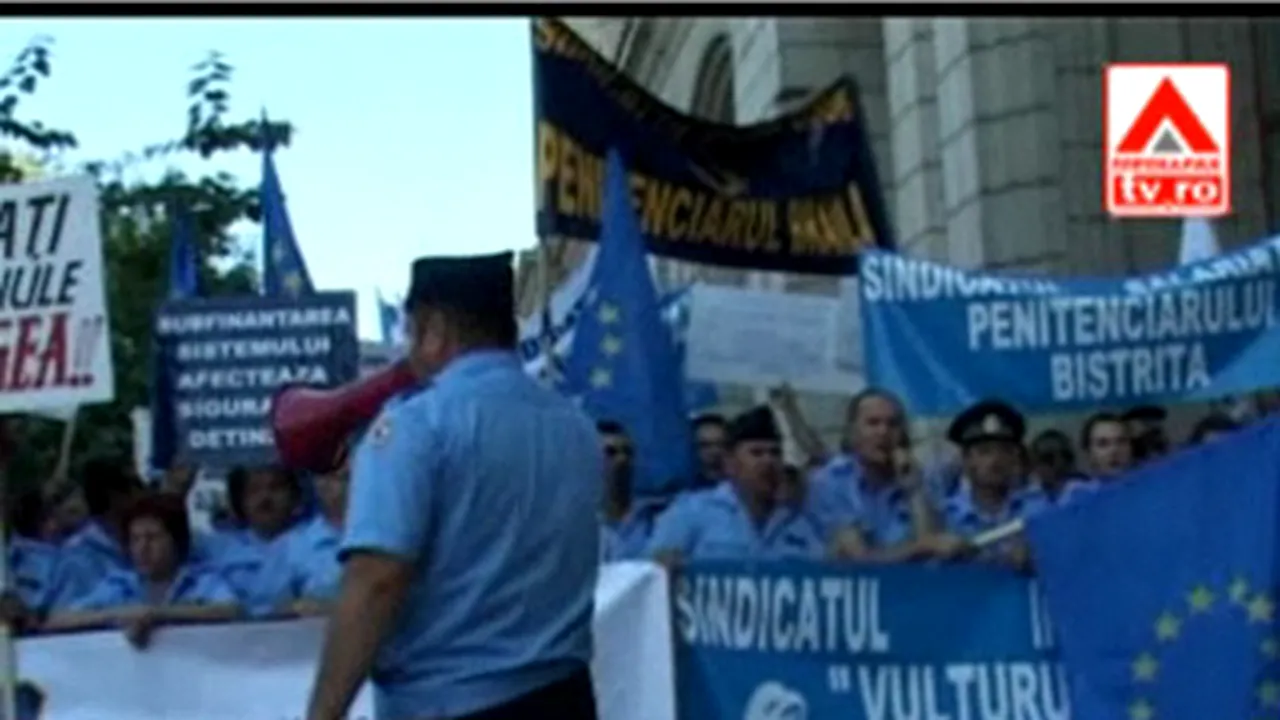Peste o mie de angajaţi de la penitenciare au pichetat Ministerul Justiţiei