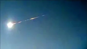 VIDEO Un meteorit uriaş a explodat în Siberia şi a produs panică în rândul populaţiei. Incidentul, al treilea înregistrat în ultimele luni