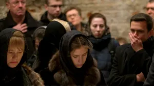 Moscova îi aduce un ultim omagiu fostului vicepremier rus Boris Nemţov. Mii de persoane s-au aşezat la coadă - FOTO