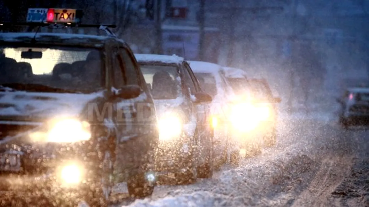 IGPR: 4.000 de poliţişti rutieri acţionează pentru restricţionarea circulaţiei pe drumurile cu zăpadă