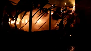 VIDEO Incendiu pe Litoral. O pensiune din  Mangalia a fost făcută scrum