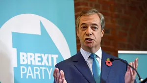 Nigel Farage părăseşte postul radio LBC  „cu efect imediat” după ce i-a comparat pe protestatarii Black Lives Matter cu talibanii