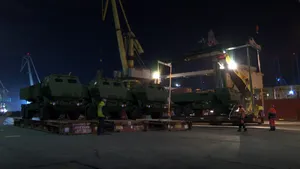 VIDEO Elementele primului sistem de rachete HIMARS au ajuns în România, în Portul Constanţa