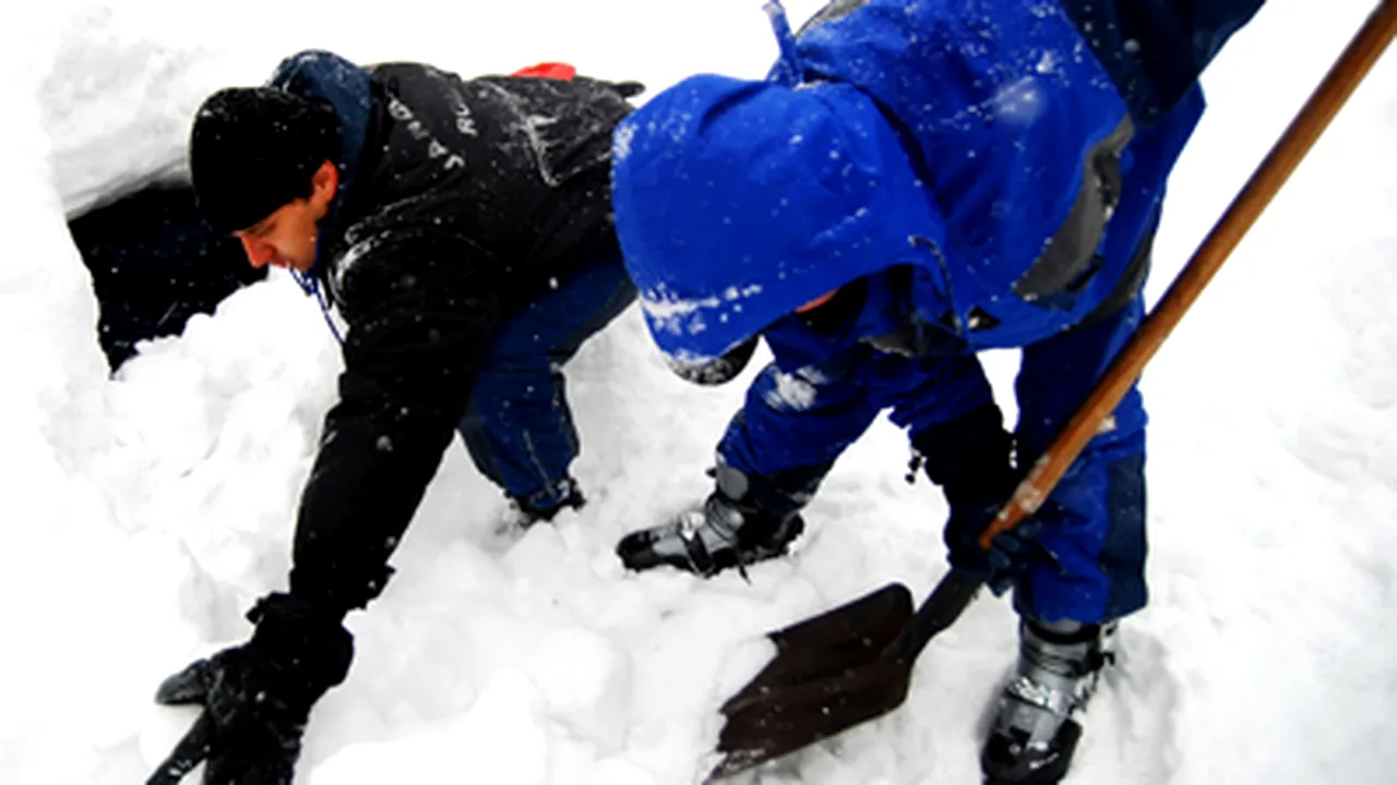 Tânărul surprins de avalanşă a fost găsit mort